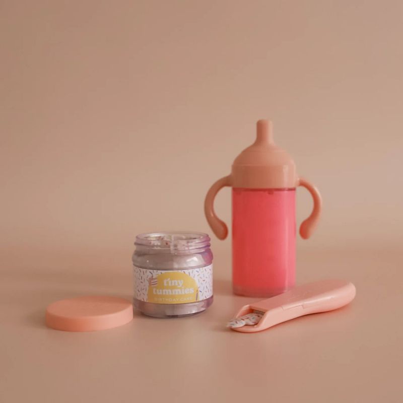 Coffret repas petit pot et biberon magiques pour poupée Anniversaire Tiny Harlow Ambiance 7