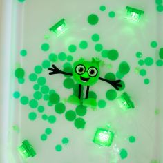 Personnage Pippa vert et 2 cubes lumineux