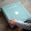 Livre de naissance vert amande 88 pages (personnalisable)  par Les Griottes