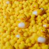 Balle flottante Happy Bubbles Duckies Petit Boum Ambiance 7
