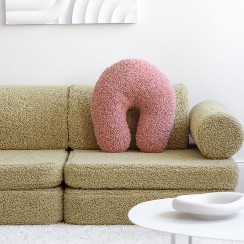 Coussin en U Guava Pink molletonné Wigiwama Ambiance 3