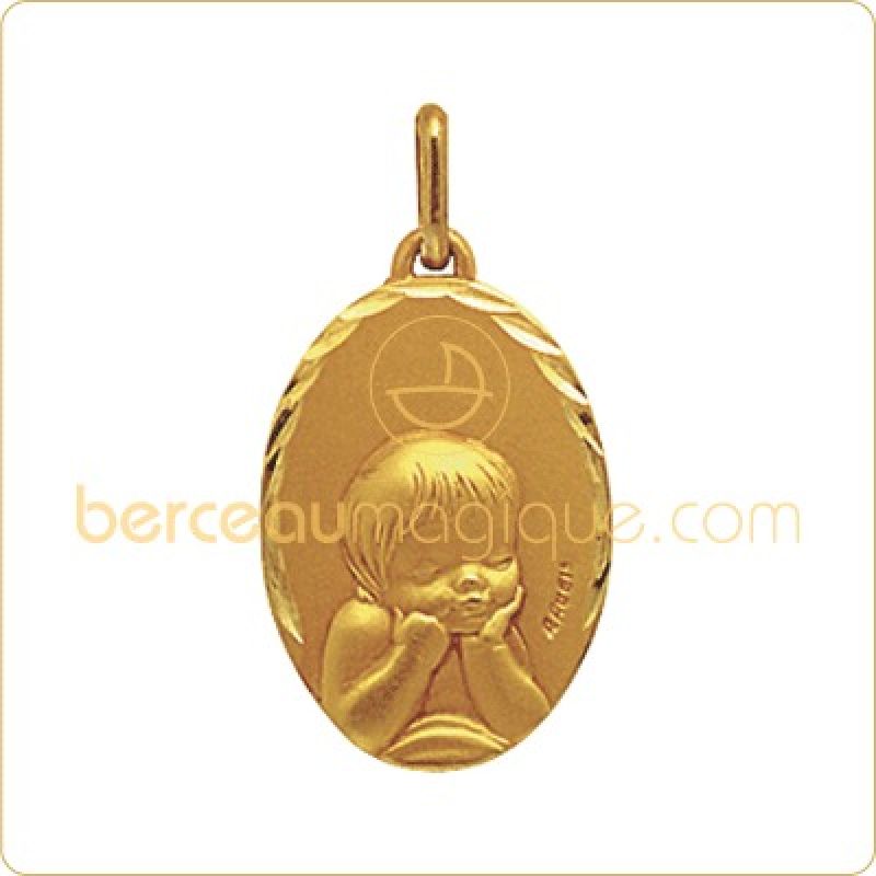 Médaille ovale enfant songeur (or jaune) Maison Augis