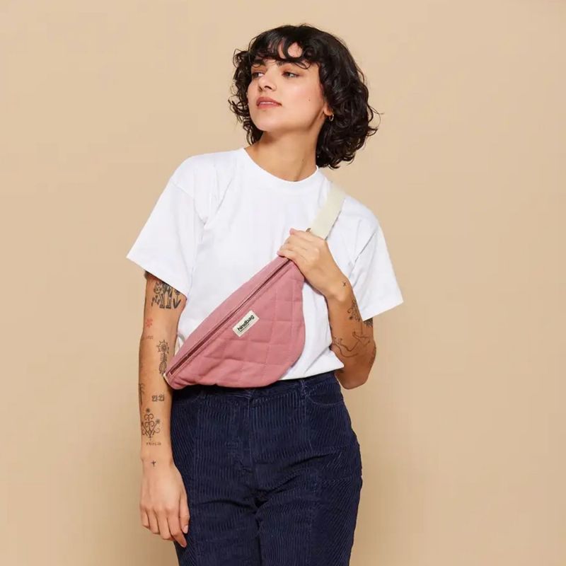 Sac banane Olivia matelassé Rose Blush Hindbag Ambiance 2