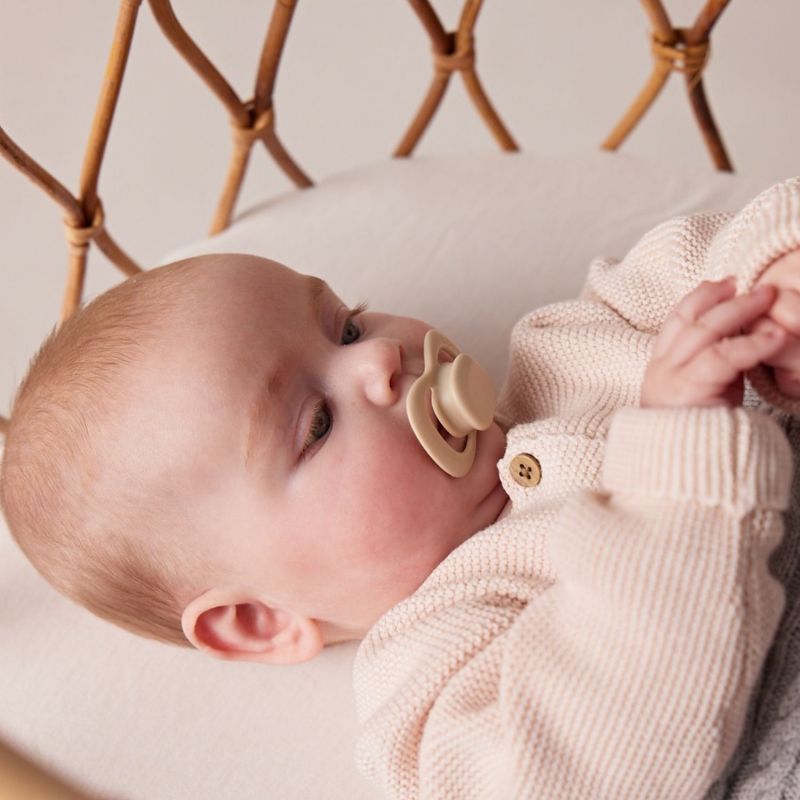 Lot de 2 sucettes symétriques en silicone Blush-Latte (6 mois et +) B.Box Ambiance 2