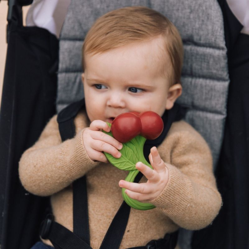 Hochet et anneau de dentition bébé Cherry Oli & Carol Ambiance 4