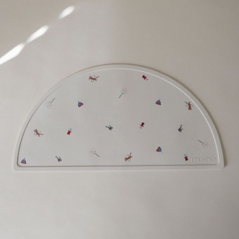 Set de table en silicone Circus Mushie Ambiance 5