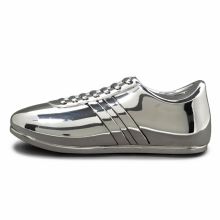 Tirelire Chaussure de football (métal argenté)  par Daniel Crégut
