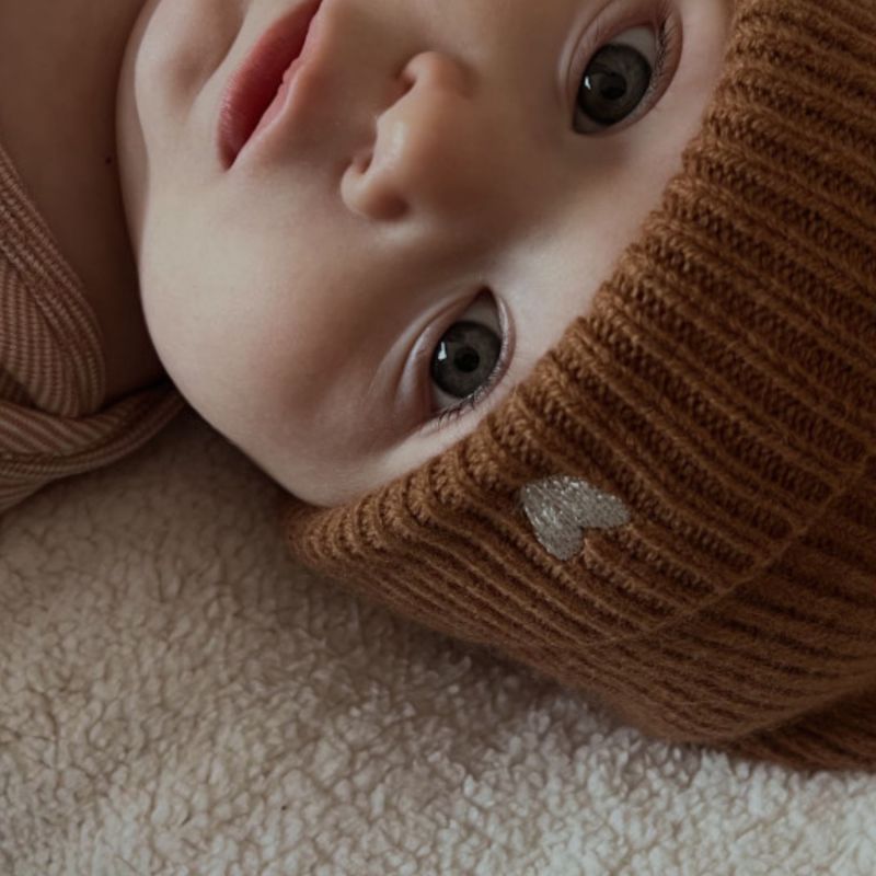 Bonnet en laine Caramel (0-12 mois) Atelier Wagram Ambiance 5