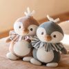 Peluche musicale Pingouin Praliné Moka Walking Mum Ambiance 7