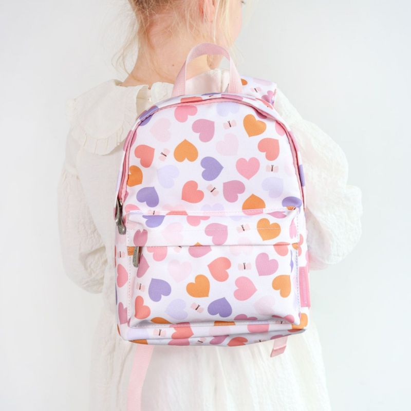 Sac à dos bébé Cœurs A Little Lovely Company Ambiance 1