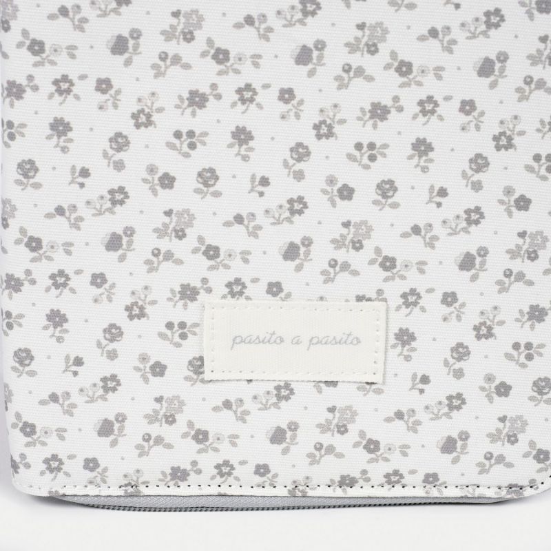 Protège carnet de santé Little Bloom Fleurs Gris Pasito a pasito Produit 7