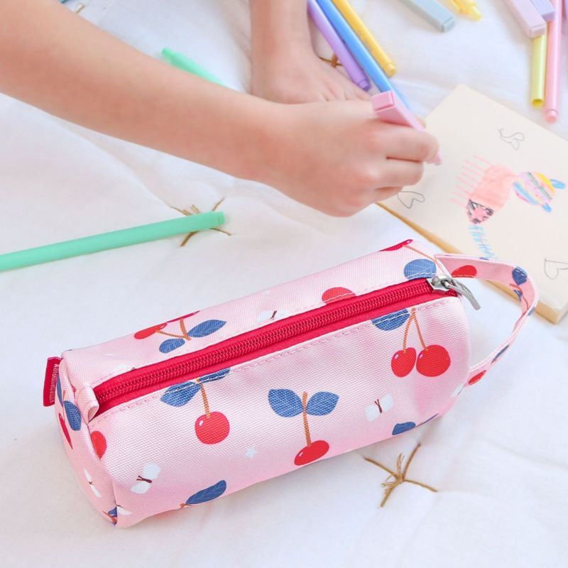 Trousse scolaire Cerises A Little Lovely Company Ambiance 2