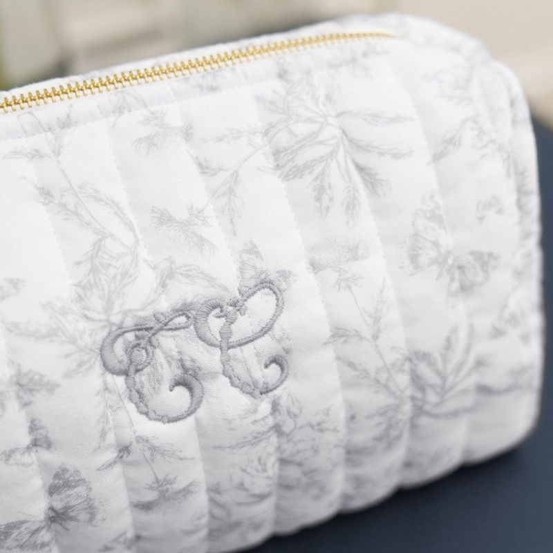Trousse de toilette Toile de Jouy gris Tartine et Chocolat Ambiance 3
