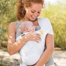 Porte bébé en polyester recyclé Mini Sling blanc  par Minimonkey