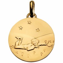 Médaille Le Petit Prince couché dans l'herbe 18 mm (or jaune 750°)  par Monnaie de Paris
