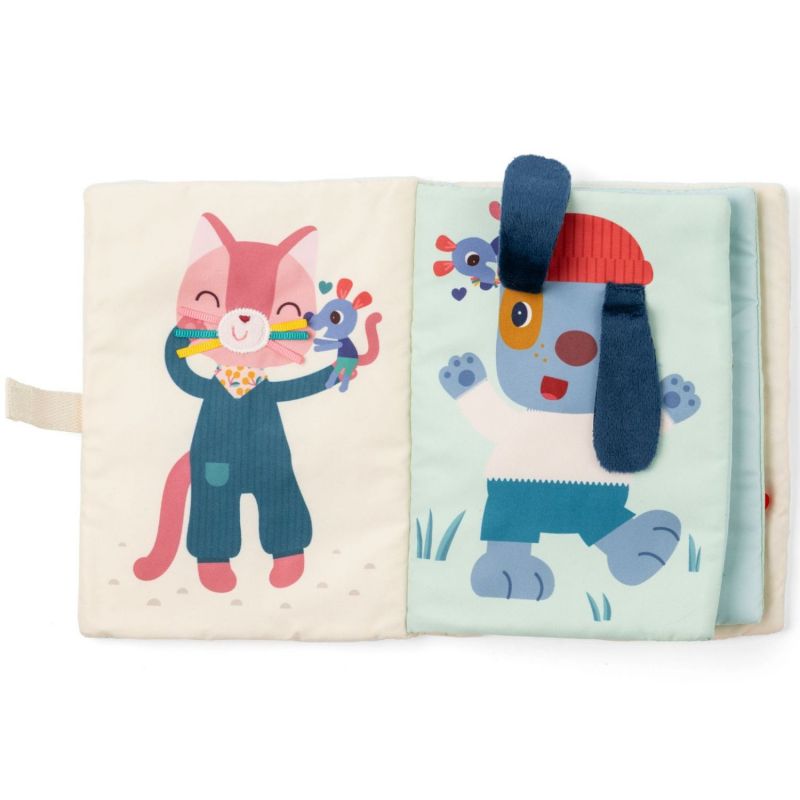 Livre d'activités en tissu Nina Textures Lilliputiens Produit ouvert 5