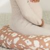 Coussin de grossesse Big Flopsy™ Jersey de coton imprimé Savannah Bloom Béaba Ambiance 5