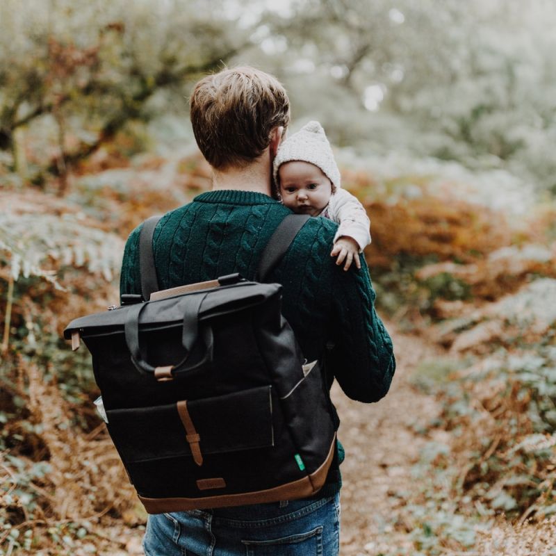 Sac à dos à langer Quinn Eco noir et marron Babymel Produit ouvert 2