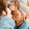 Coussin de maternité Buddy Corduroy Sand Doomoo Ambiance 7