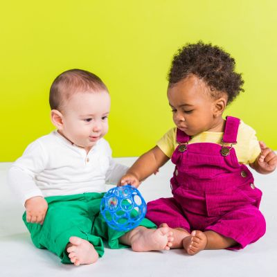 Balle hochet sensoriel bleu