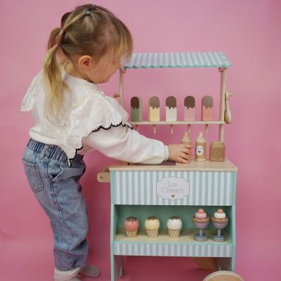 Stand de crèmes glacées en bois