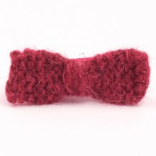 Barrette petit noeud tricoté main framboise (5 cm)  par Mamy Factory