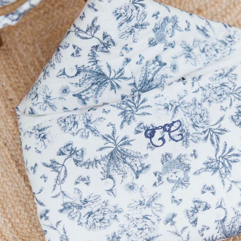 Nid d'ange passe sangle Toile de Jouy bleu Tartine et Chocolat Ambiance 3