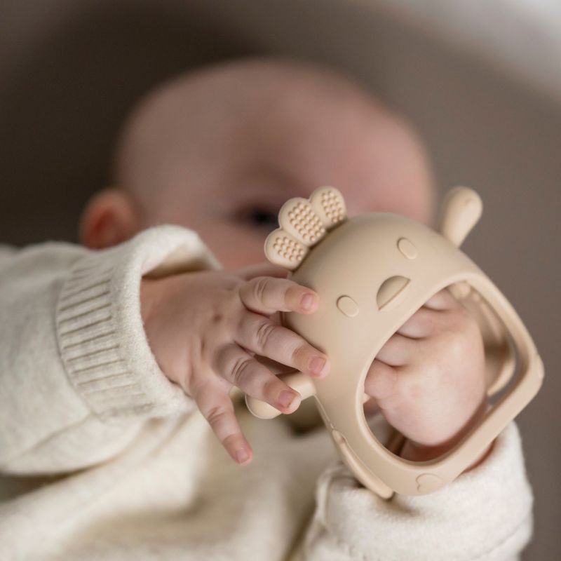 Moufle de dentition Argile Nattou Ambiance 4