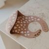 Bavoir en silicone Fall In Love taupe rose Zakuw Produit 4