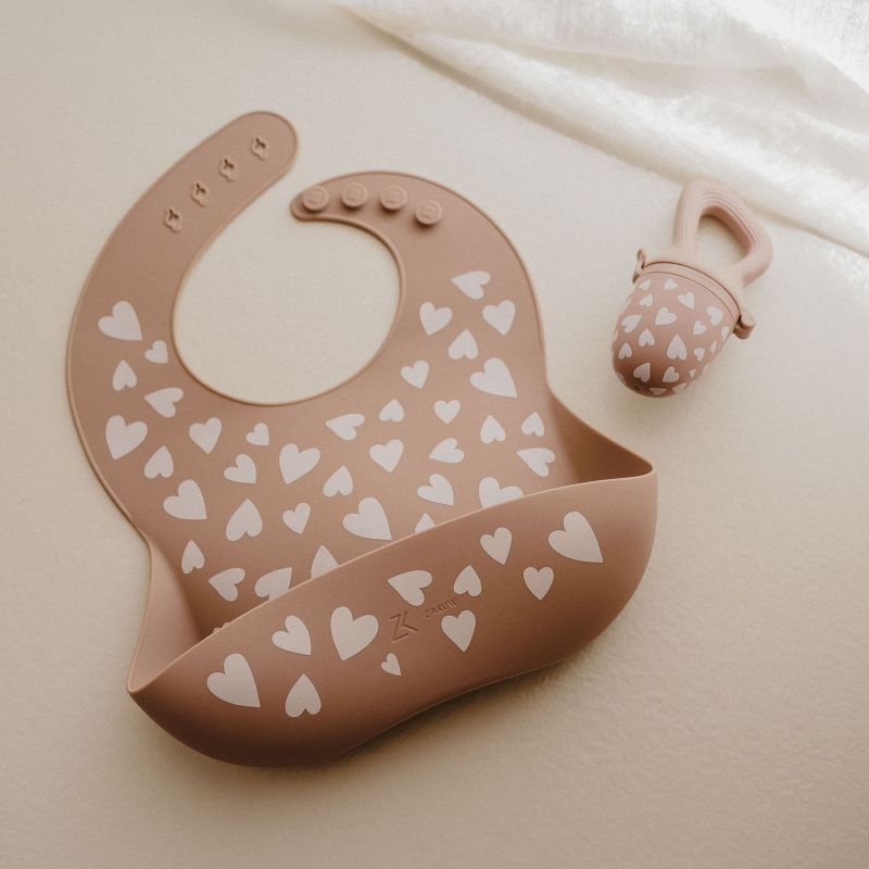 Bavoir en silicone Fall In Love taupe rose Zakuw Produit 5
