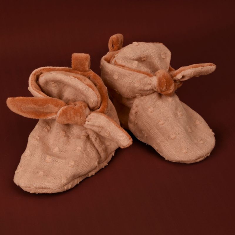 Coffret Doudou et chaussons Timo orange (0-6 mois) Doudou et Compagnie Ambiance 2