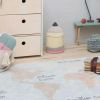 Tapis lavable carte du monde (140 x 200 cm)  par Lorena Canals