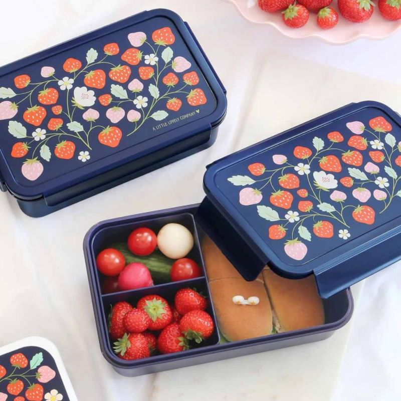 Image d'ambiance de présentation du produit Lunch box Fraises - A Little Lovely Company