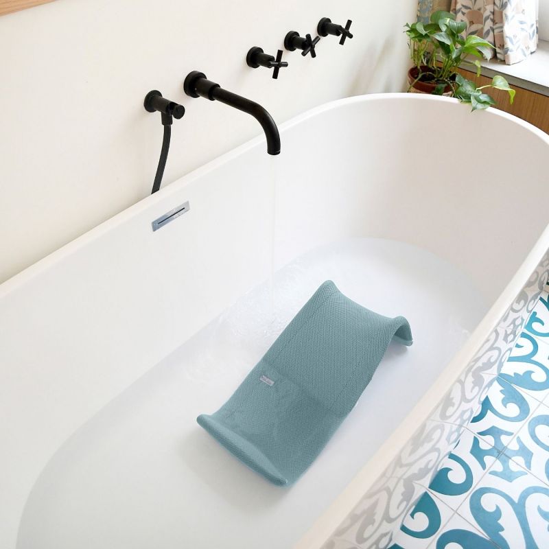 Transat de bain ergonomique Transatdo Bleu Baltique Béaba Ambiance 2