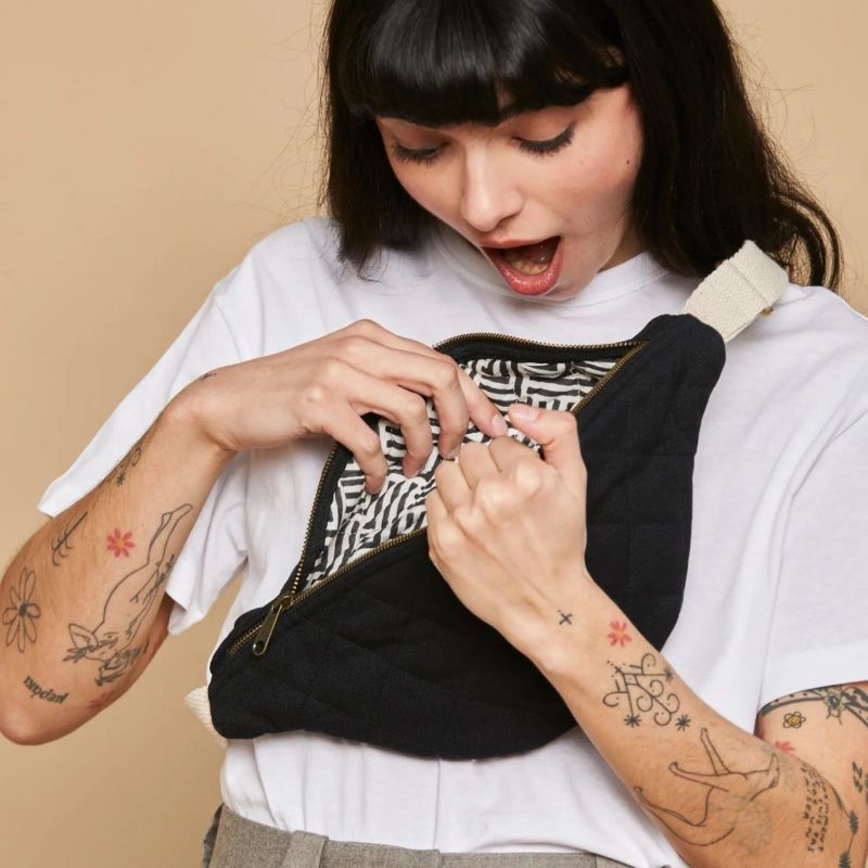 Sac banane Olivia matelassé Noir Hindbag Ambiance 3