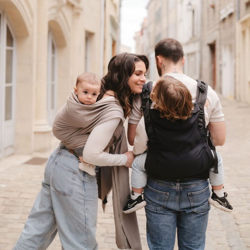 Porte bébé préformé Néo Noir V3 NéoBulle Ambiance 3