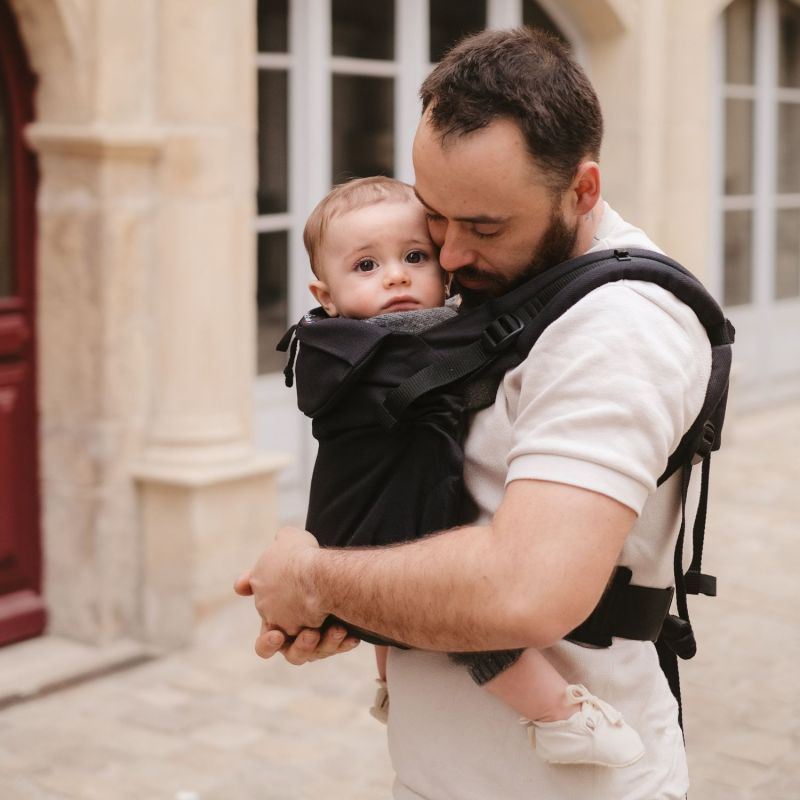 Porte bébé préformé Néo Noir V3 NéoBulle Ambiance 4