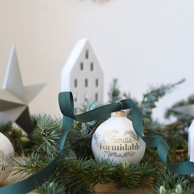 Image d'ambiance de présentation du produit Boule de Noël Famille formidable - Baubels