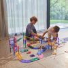 Grand kit de construction magnétique Circuit de voitures Pastel (80 pièces) Cleverclixx Ambiance 2