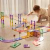 Grand kit de construction magnétique Circuit de voitures Pastel (80 pièces) Cleverclixx Ambiance 4