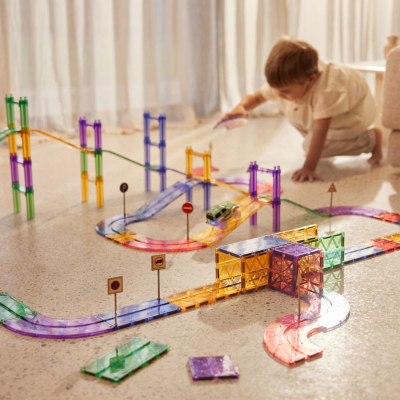 Grand kit de construction magnétique Circuit de voitures Pastel (80 pièces) Cleverclixx Ambiance 4
