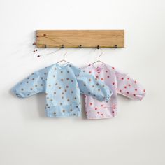 Lot de 2 bavoirs manches longues Happy Rascals Smile bleu ciel