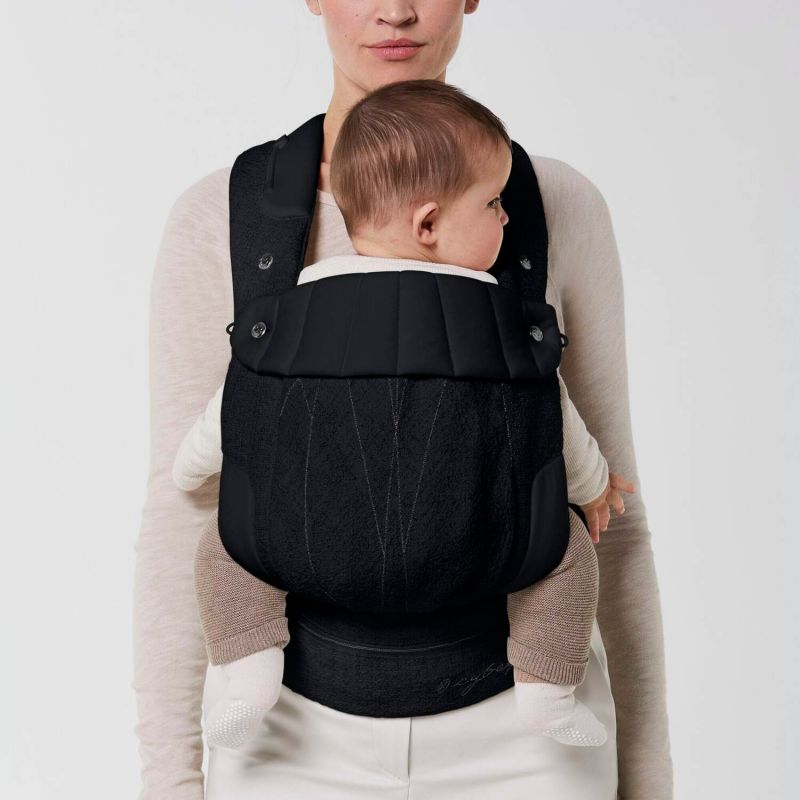 Porte-bébé Coya Carrier Bouclé Stone Black Cybex Ambiance 2