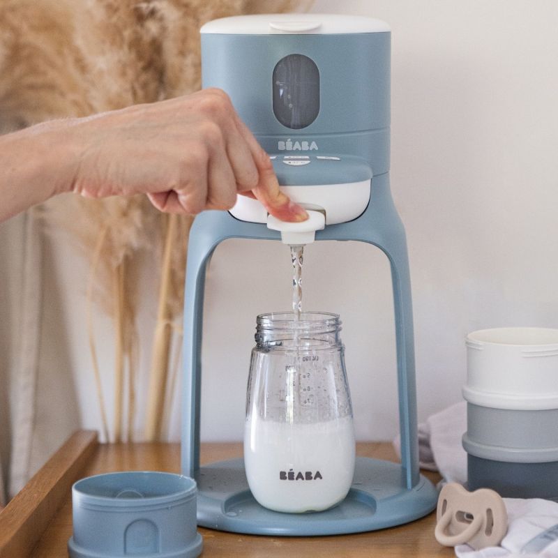 Préparateur de biberon Bib'Expresso Bleu Baltique Béaba Ambiance 2
