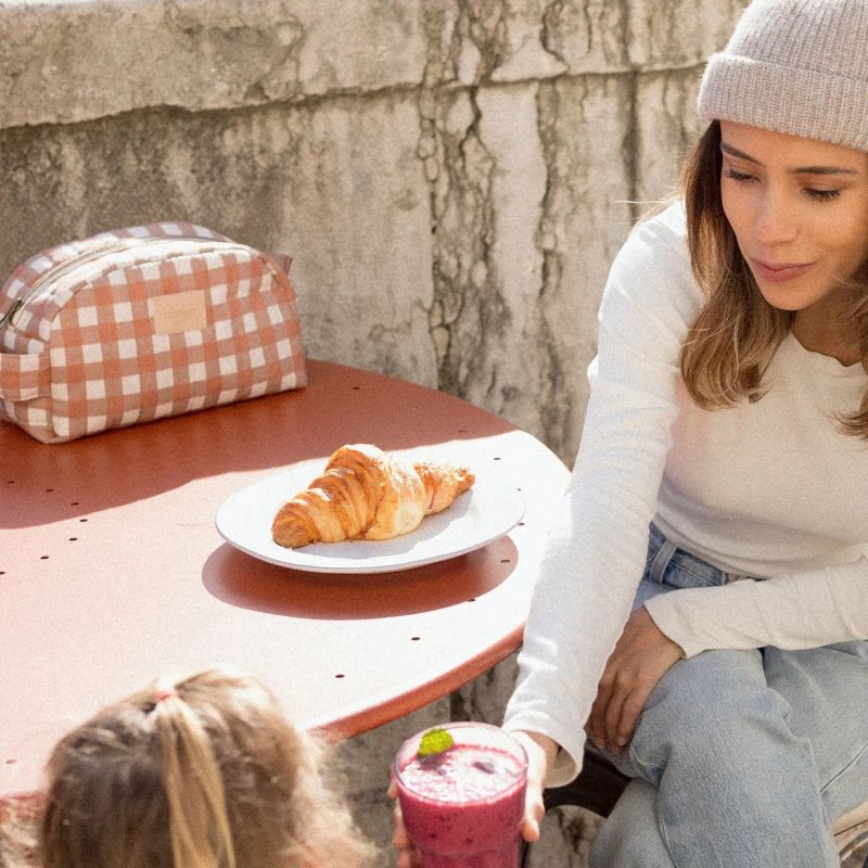 Trousse de toilette imperméable Vichy Terracotta Hyde Park Nobodinoz Ambiance 2
