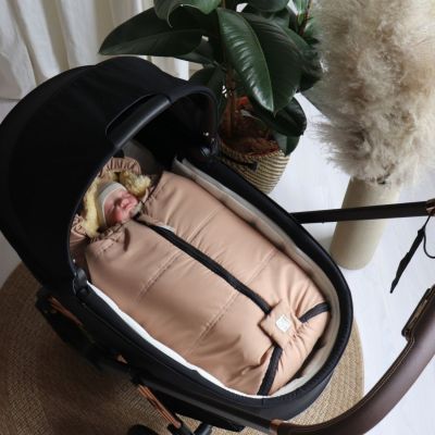 Chancelière pour siège-auto bébé en peau d'agneau NAADJA sand