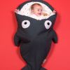 Nid d'ange Requin gris foncé  (98cm)  par Baby Bites