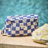Trousse de toilette Comme un bonbon Romy damier bleu BEBEL Ambiance 1