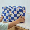 Trousse de toilette Comme un bonbon Romy damier bleu BEBEL Ambiance 3