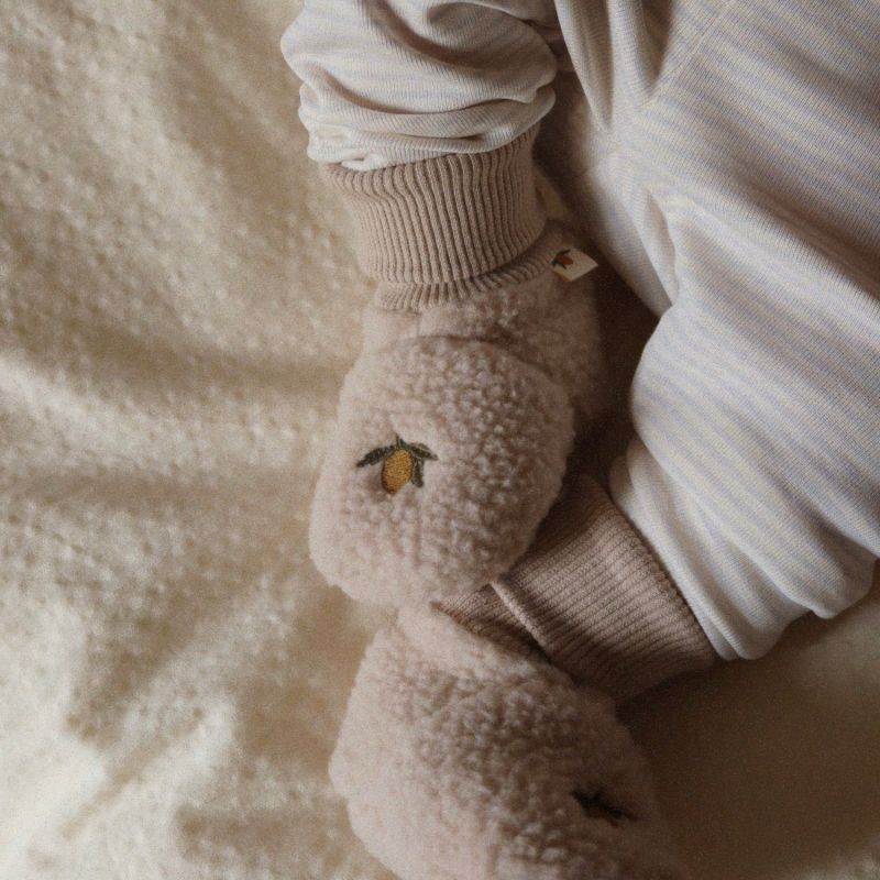 Chaussons bébé polaire Safa Oxford Tan (3-6 mois) Konges Sløjd Ambiance 3
